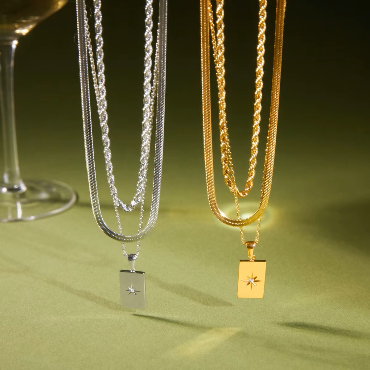 Elenys Astra Layered přívěsek hvězda detail